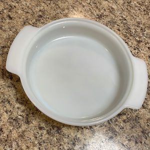 Anchor Hocking Fire King Round 1 qt Casserole Dish. #1429. VINTAGE. White. GUC